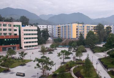 云南云峰化学工业公司云峰中学