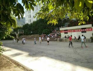 隆阳区瓦房中学