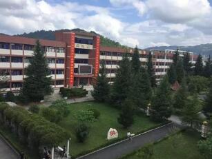 盘县珠东乡十里中学