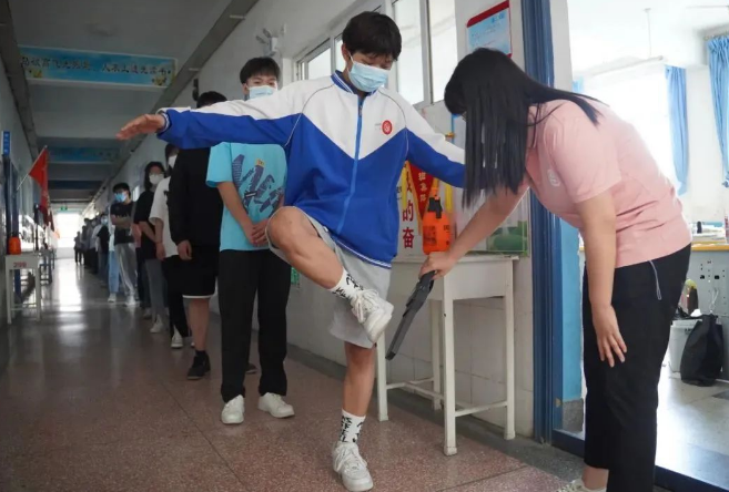 扫一扫，无警报声响方可入场
